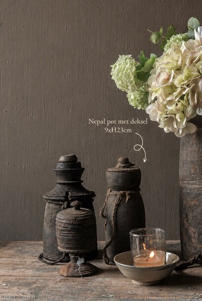 Originele Oude houten Nepalees  Kruikje  /Potje  met deksel