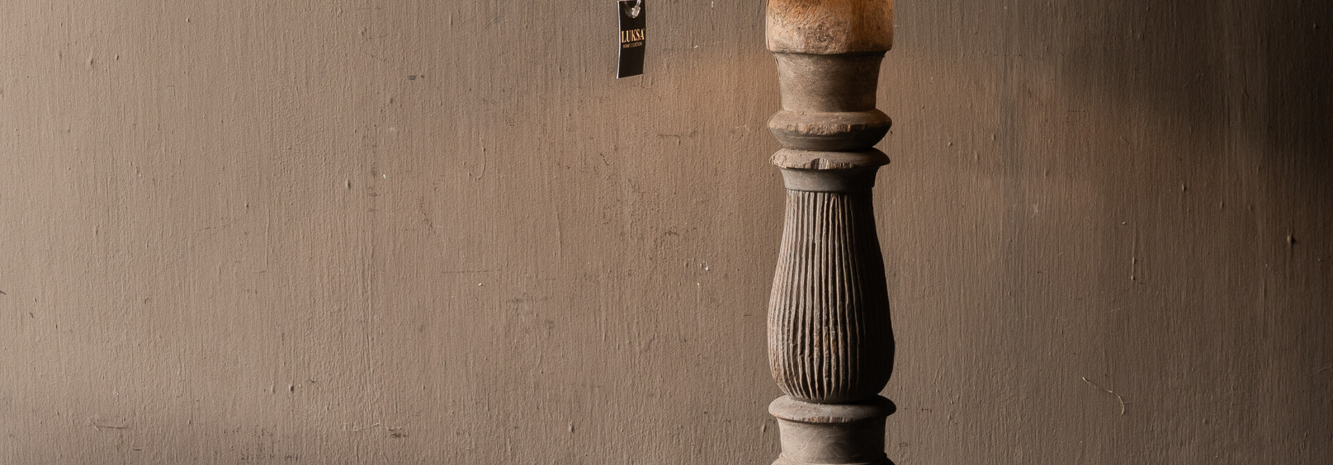 Tafellamp van Oude houten Baluster Aura Peeperkorn