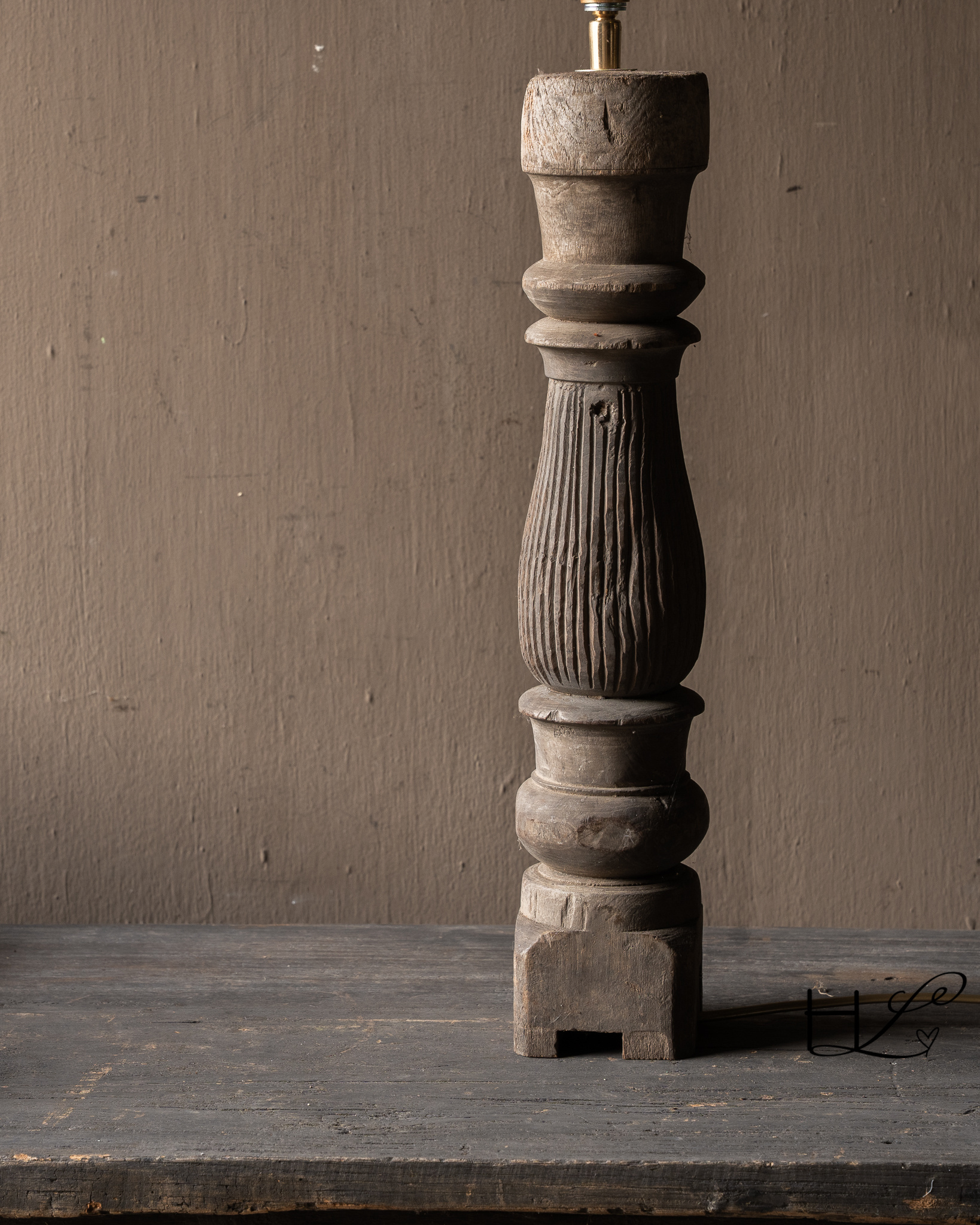 Tafellamp van Oude houten Baluster Aura Peeperkorn-4