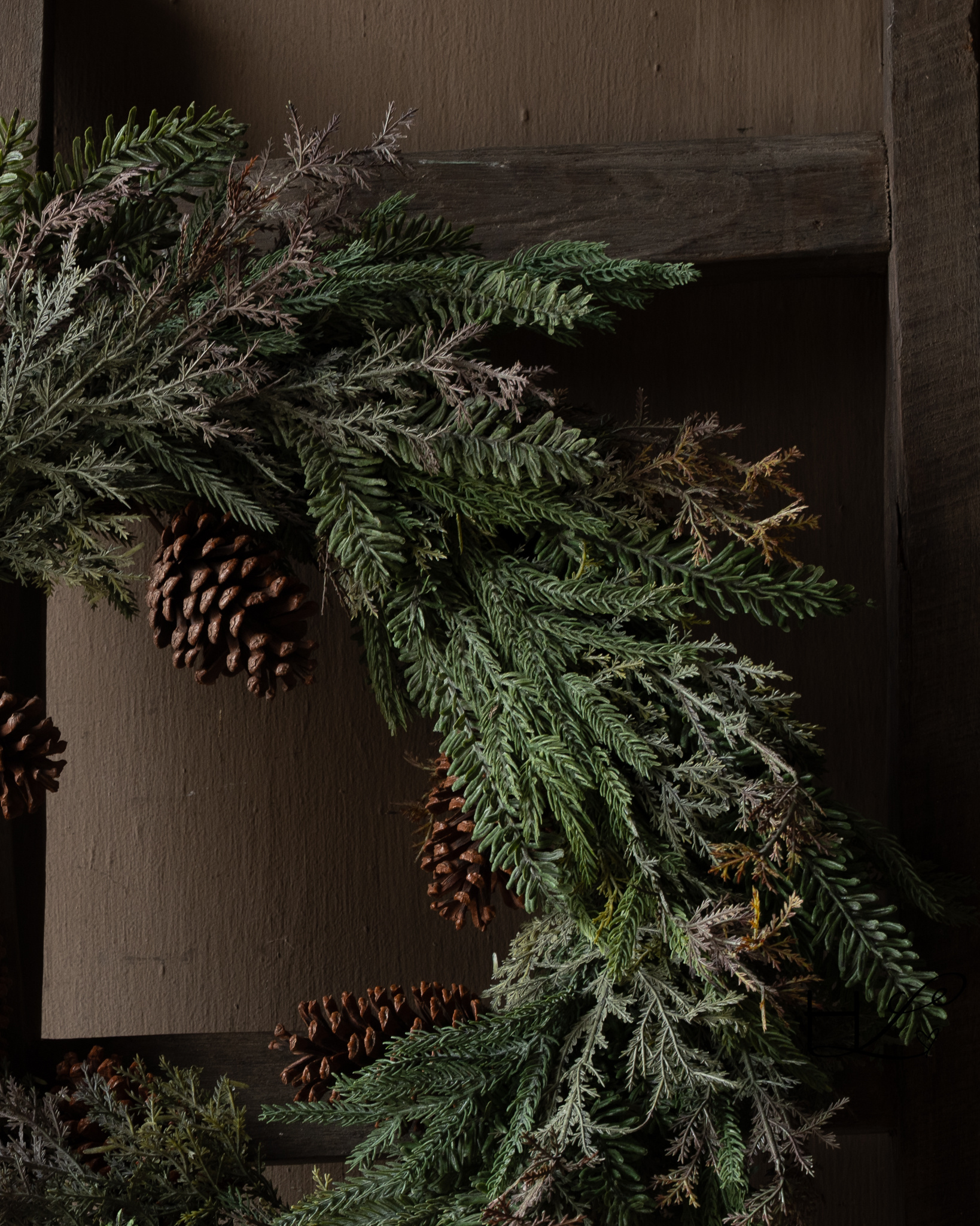 Winter wreath with fir branches & pine cones-4