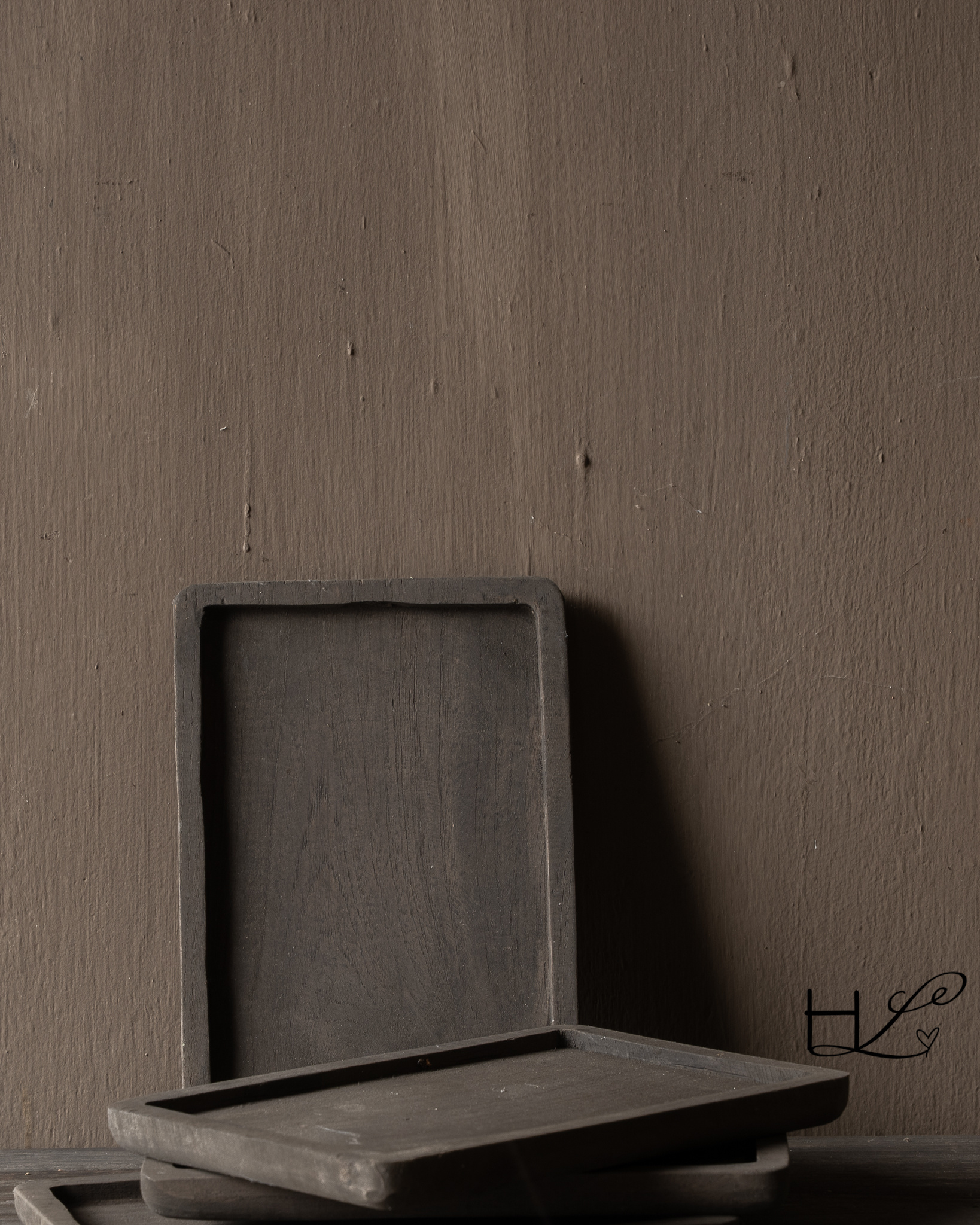 Aura Peeperkorn serving board – dark wood-3