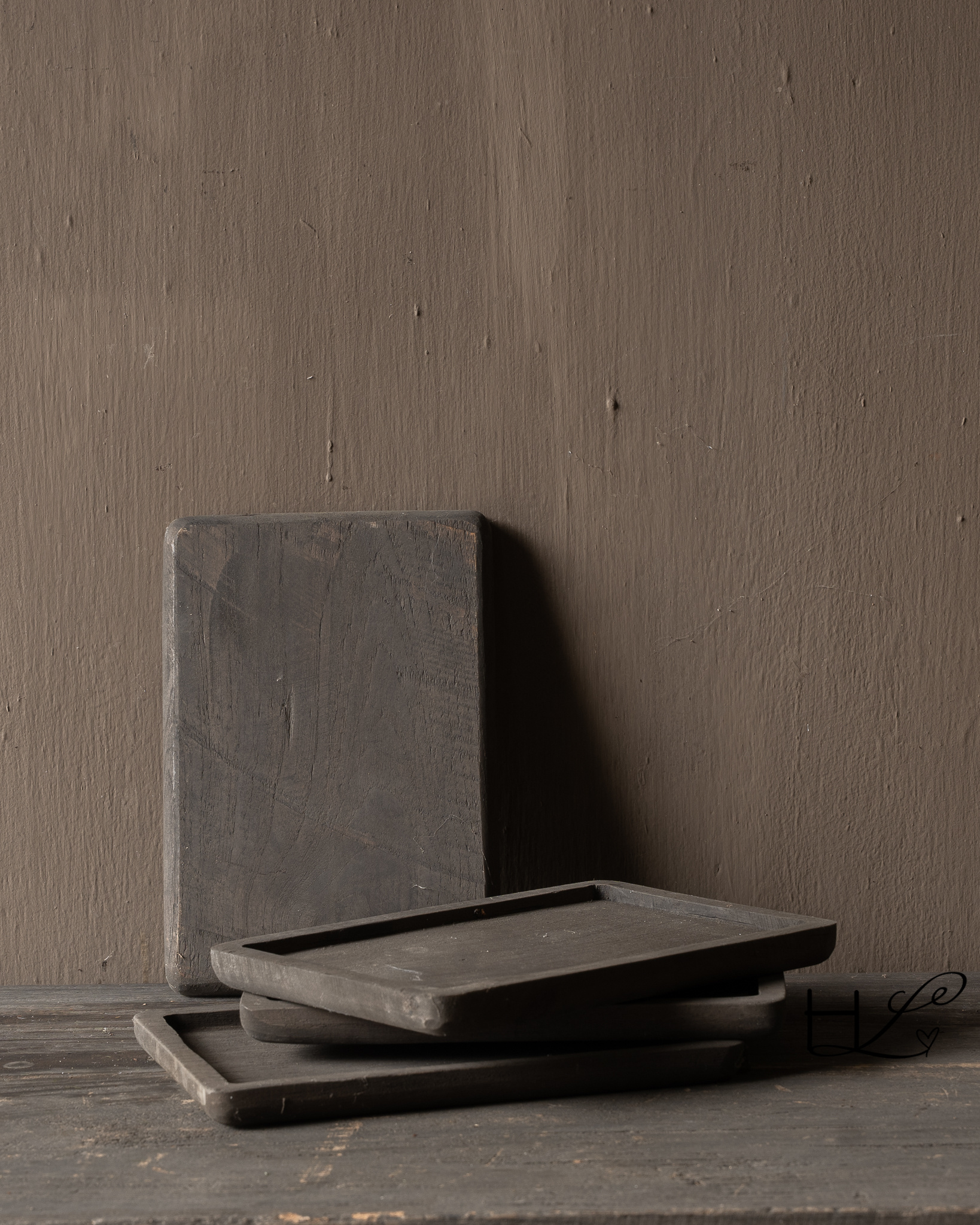 Aura Peeperkorn serving board – dark wood-4