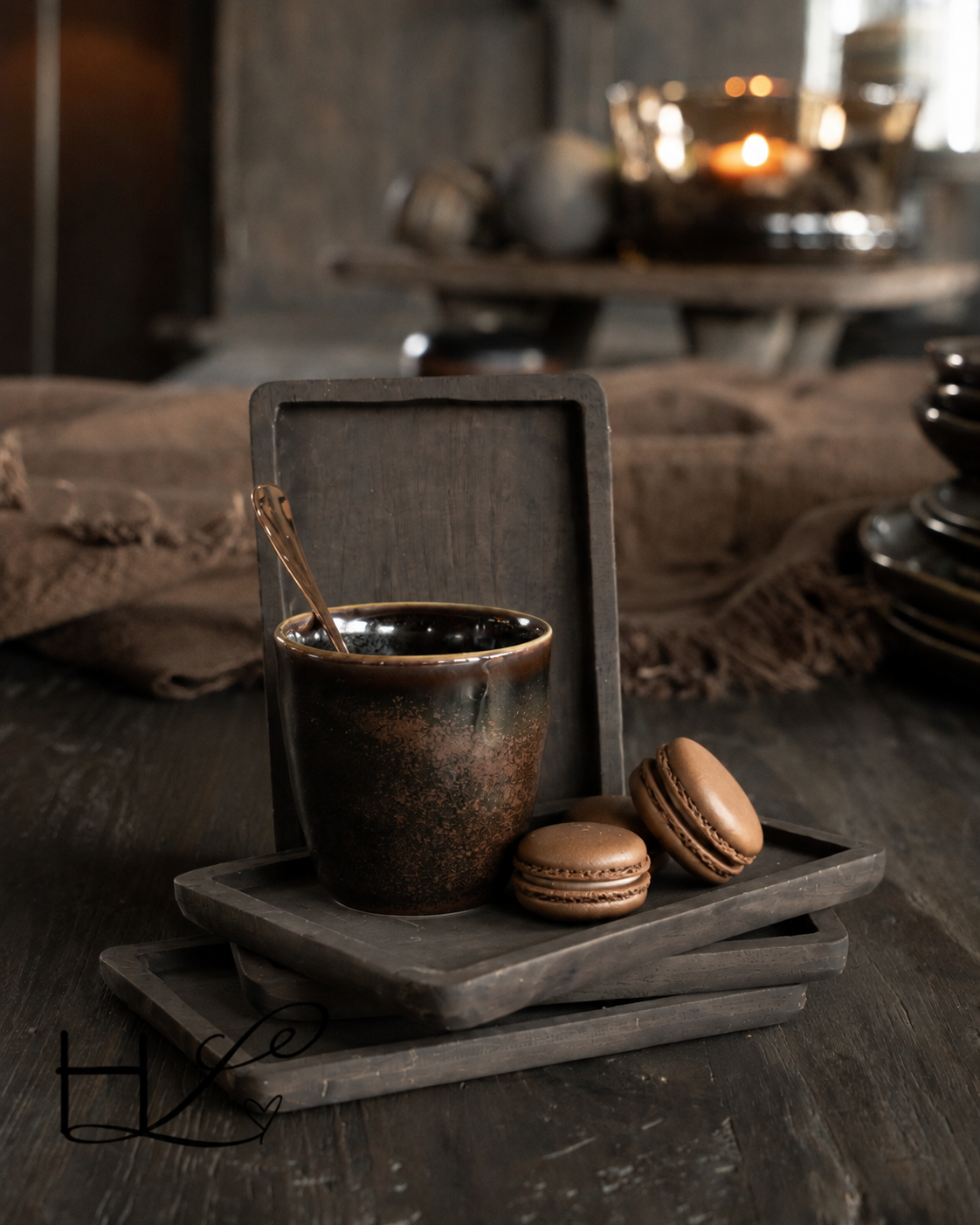 Aura Peeperkorn serving board – dark wood-1