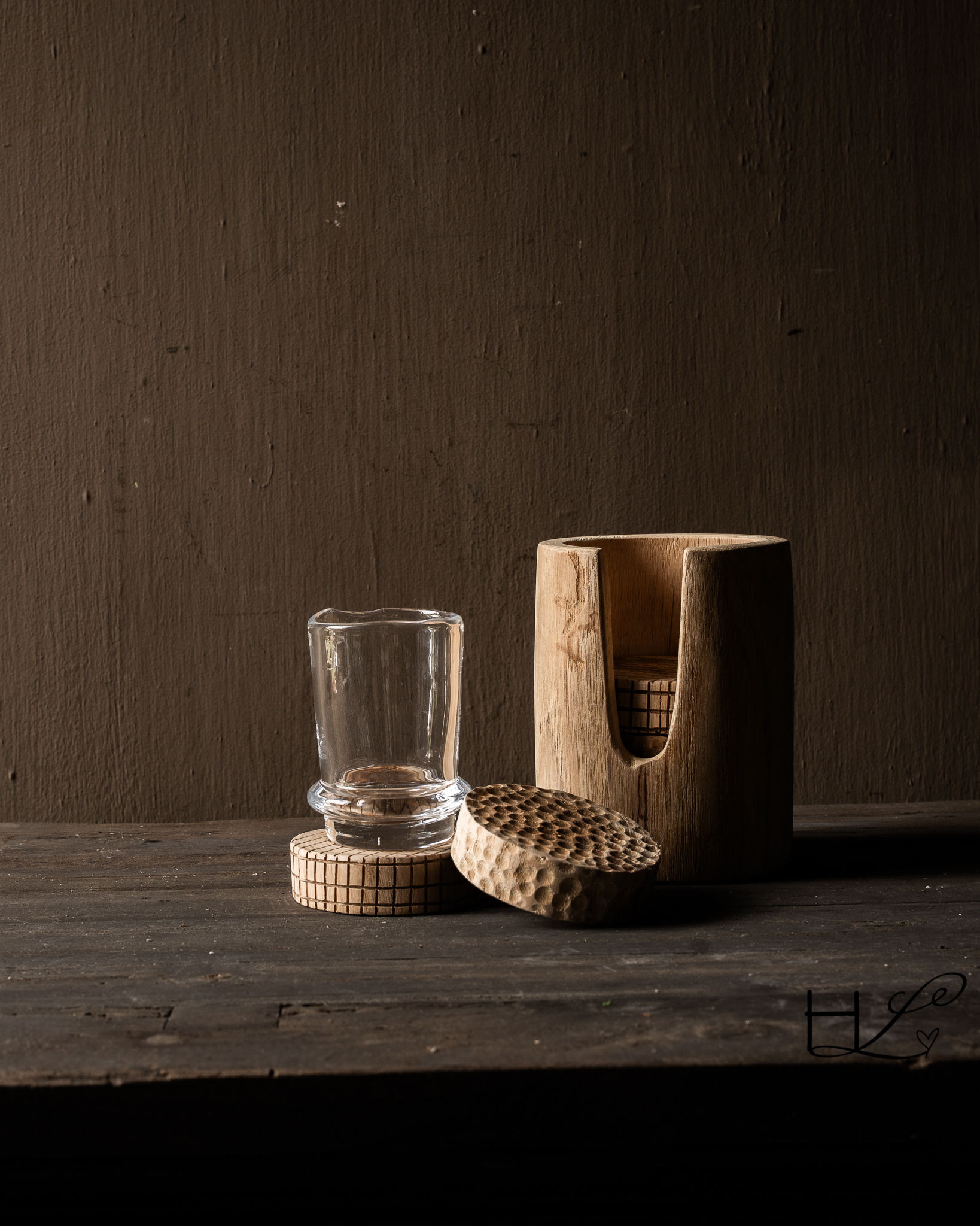 Houten onderzetters in decoratieve houder – set-2