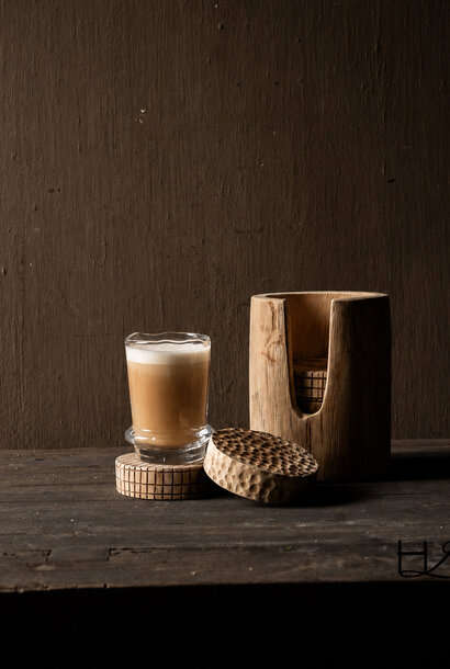 Houten onderzetters in decoratieve houder – set