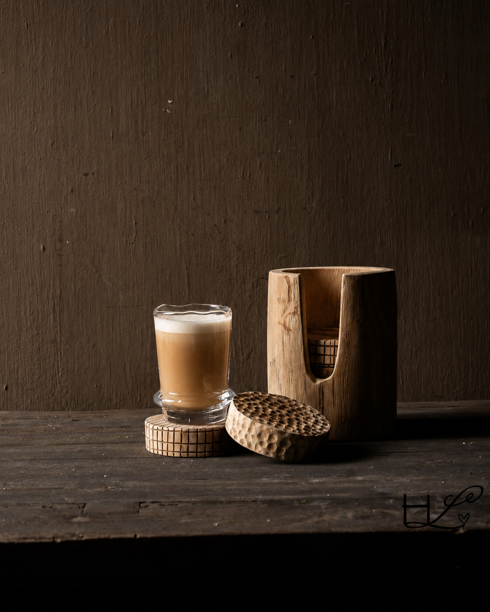 Houten onderzetters in decoratieve houder – set-1