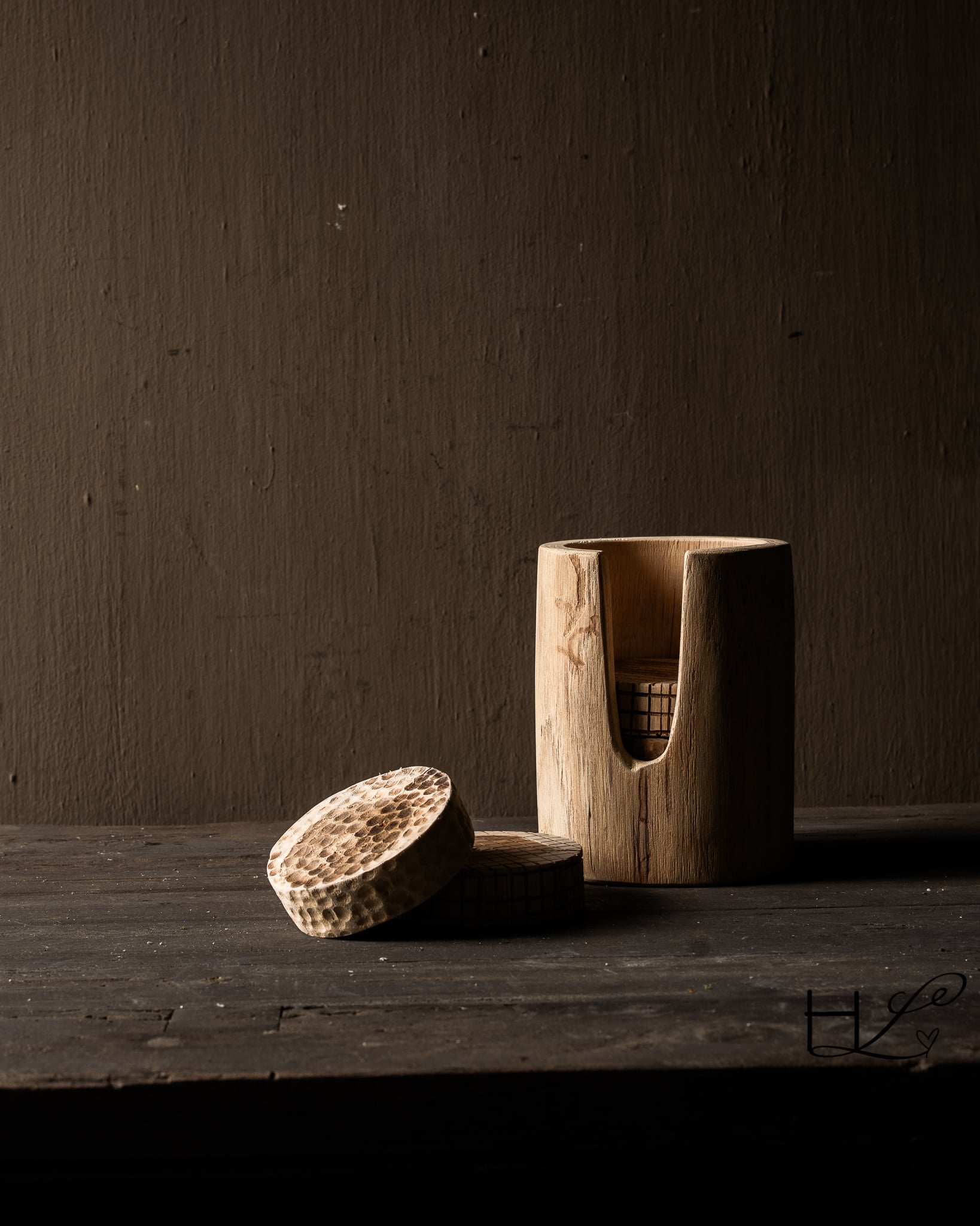 Houten onderzetters in decoratieve houder – set-5