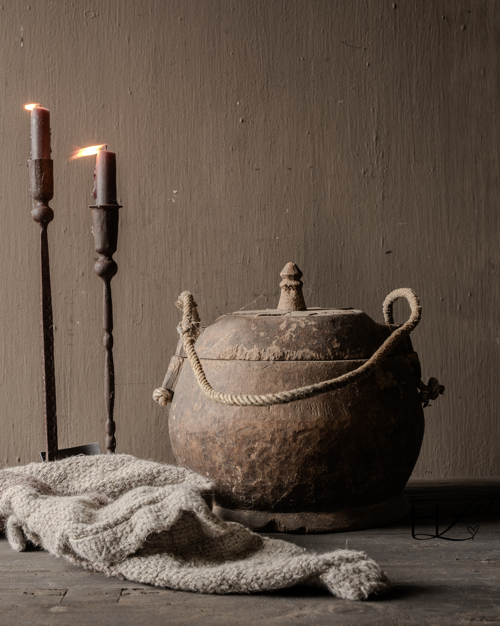 Alter Esstopf mit Deckel und Seilgriff-1
