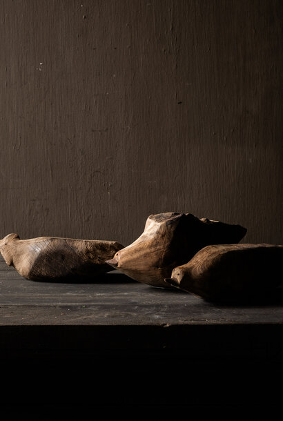 Unieke oude houten vogel met een stoere, verweerde uitstraling