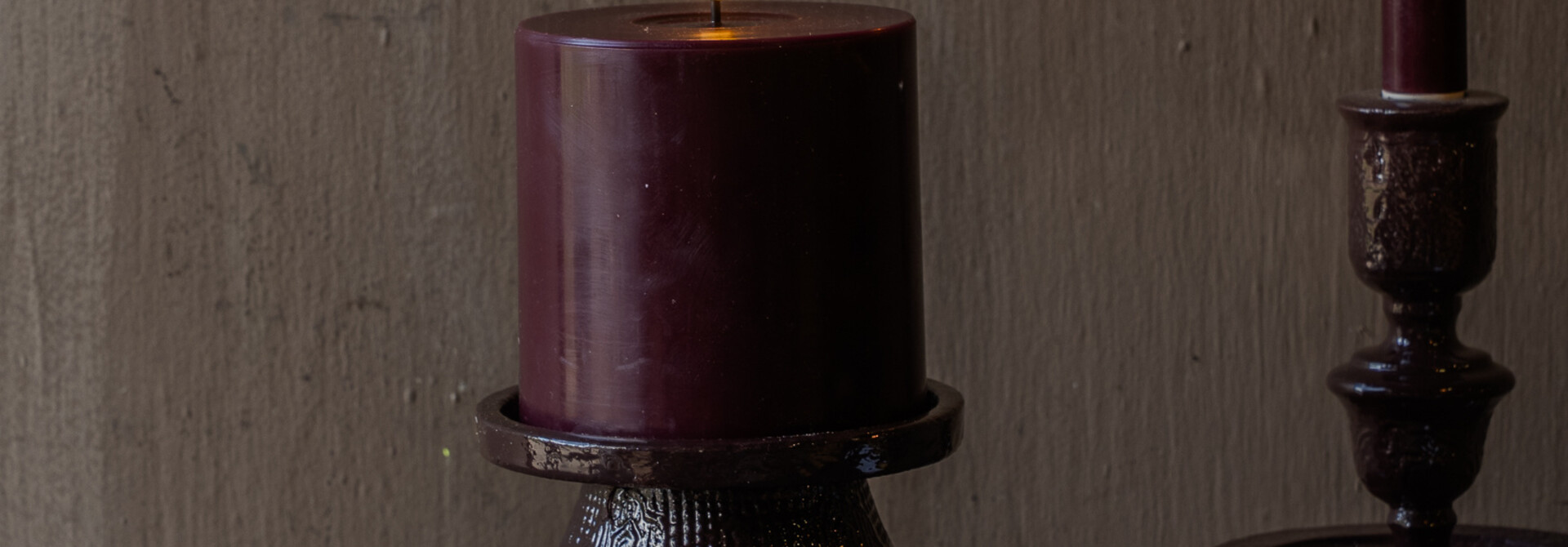 Kerzenhalter aus glasierter Keramik – Isha von Hoffz Interior