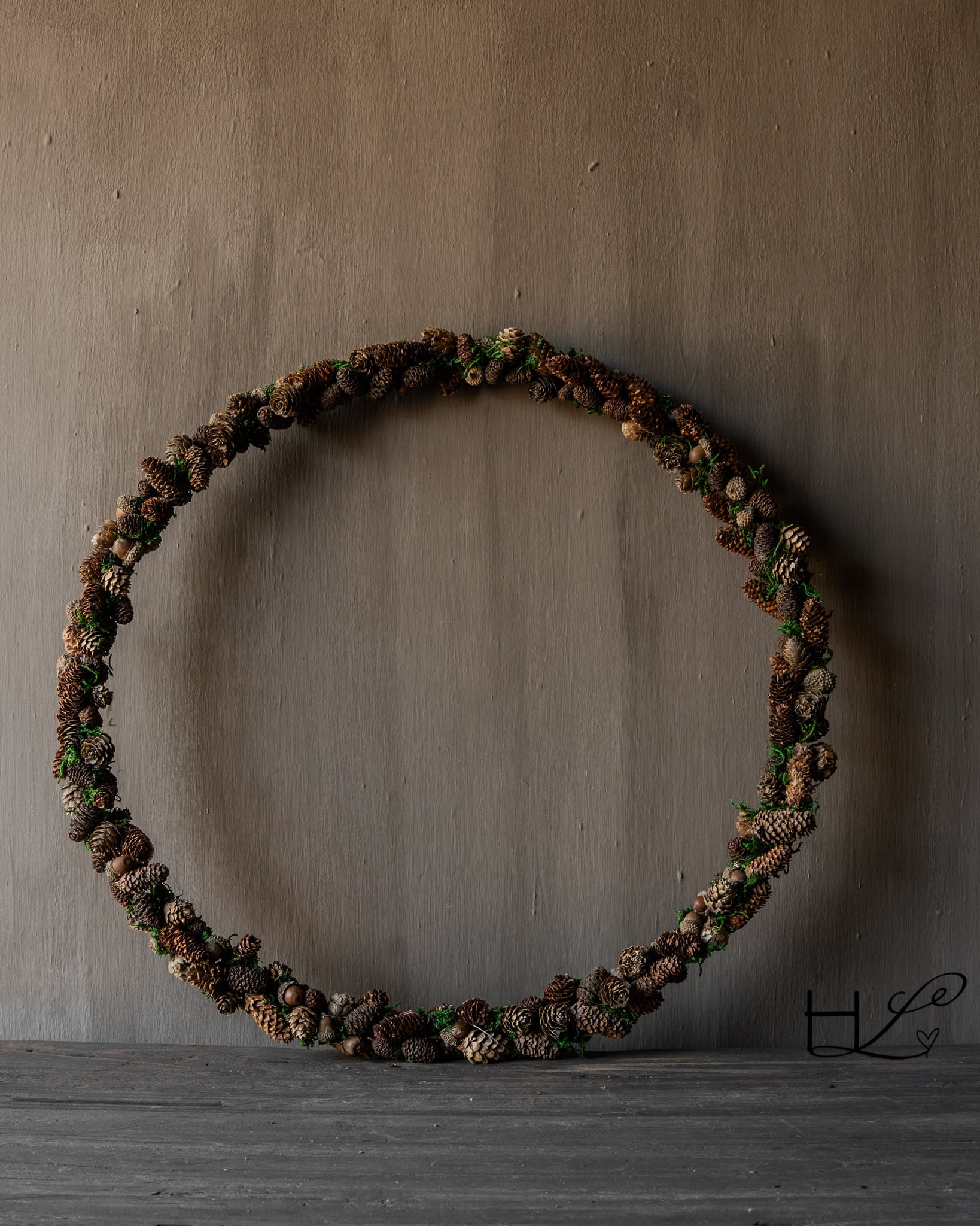Natural wreath with pine cone, alder, acorn and moss – 65 cm-2
