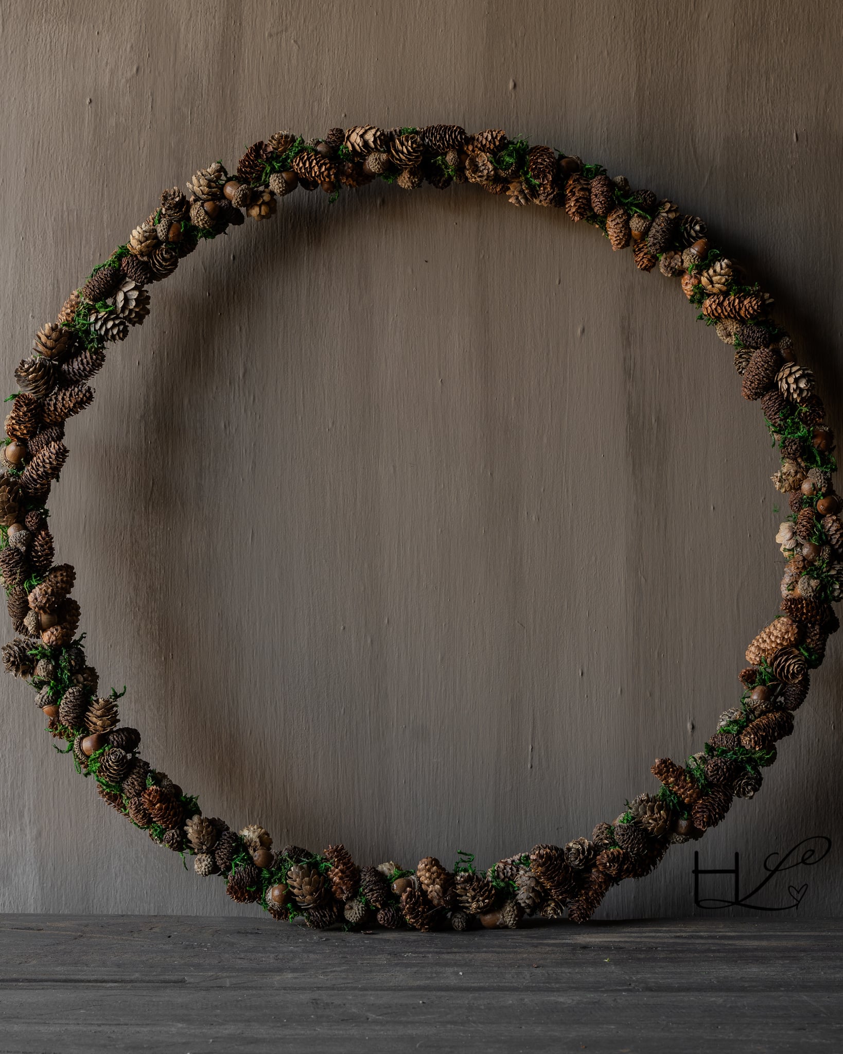 Natural wreath with pine cone, alder, acorn and moss – 65 cm-3