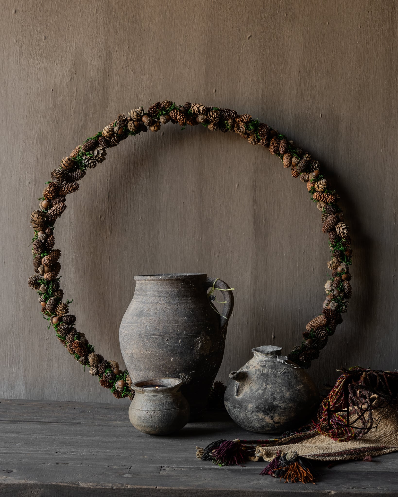 Natural wreath with pine cone, alder, acorn and moss – 65 cm-4