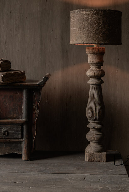 Aura Peeperkorn Authentische alte Balusterlampe aus Holz aus Indien – ein Unikat