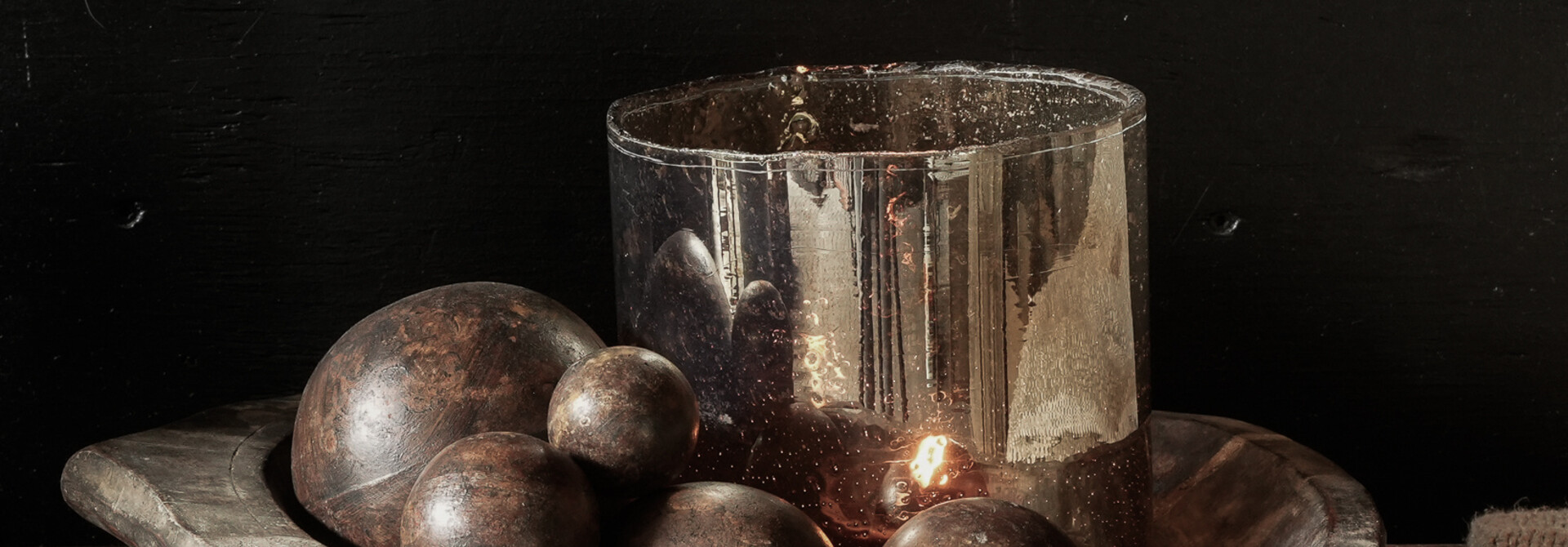 Metal decorative balls set of 5