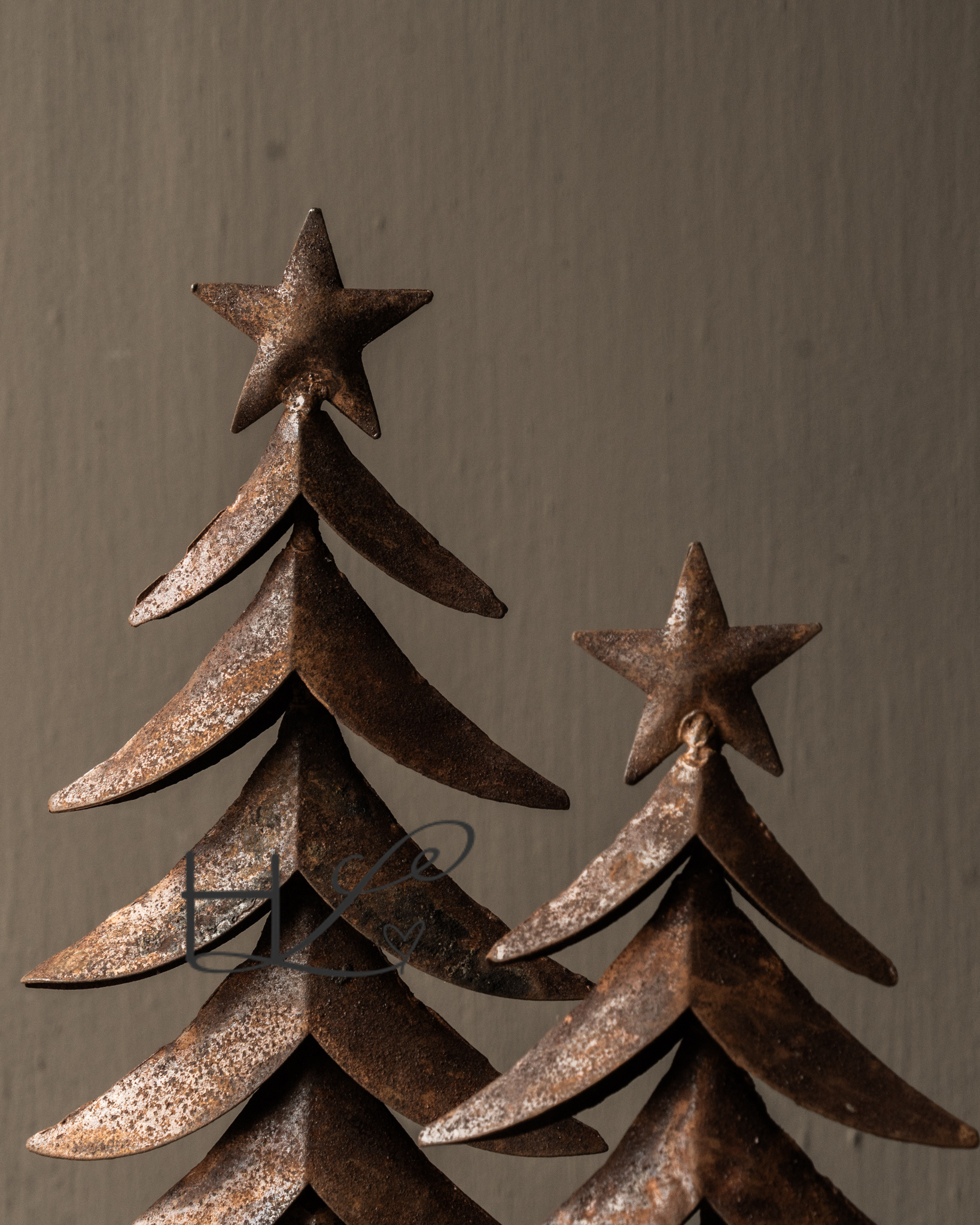 Roest ijzeren kerstboompjes op houten voetje-4