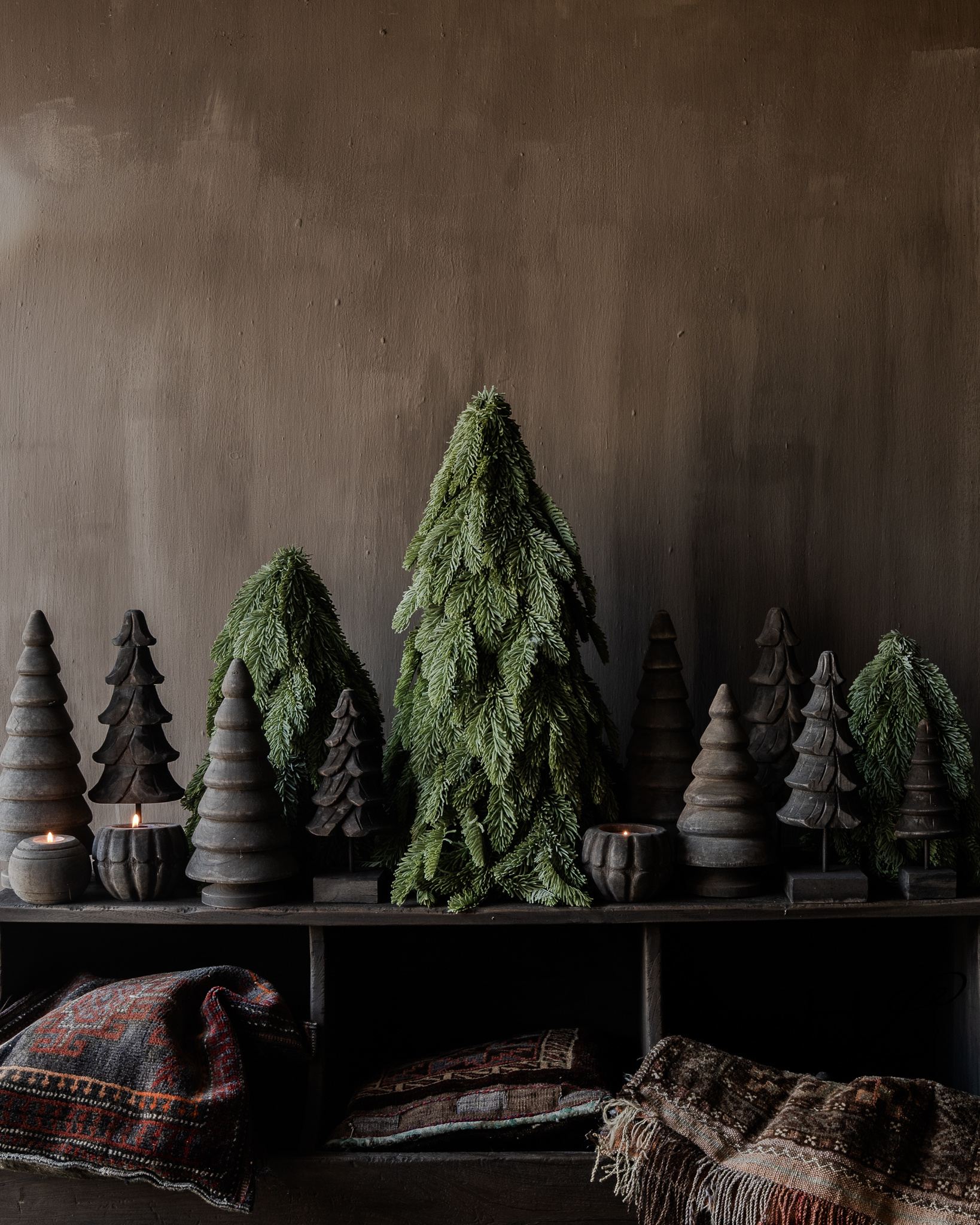 Small wooden Christmas tree-1