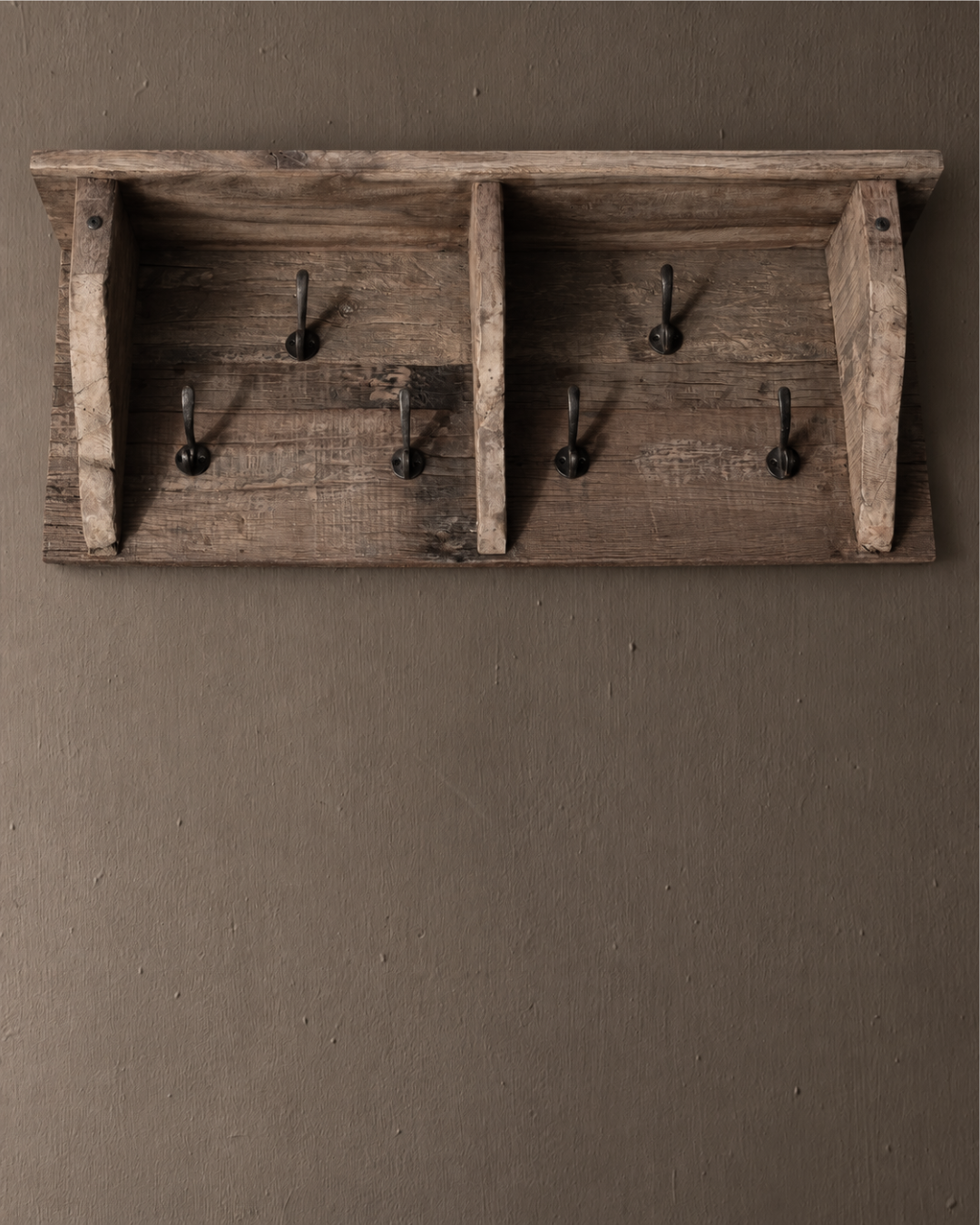 Kapstok / Wand console gemaakt van oud gebruikt hout met ijzeren haken-2
