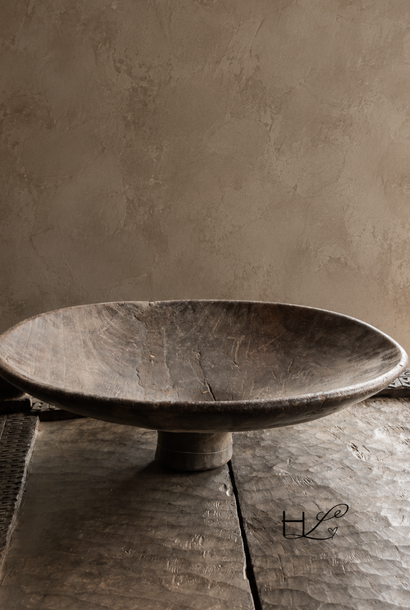 Unique, amazing antique eye-catcher, Berber tazza wooden bowl