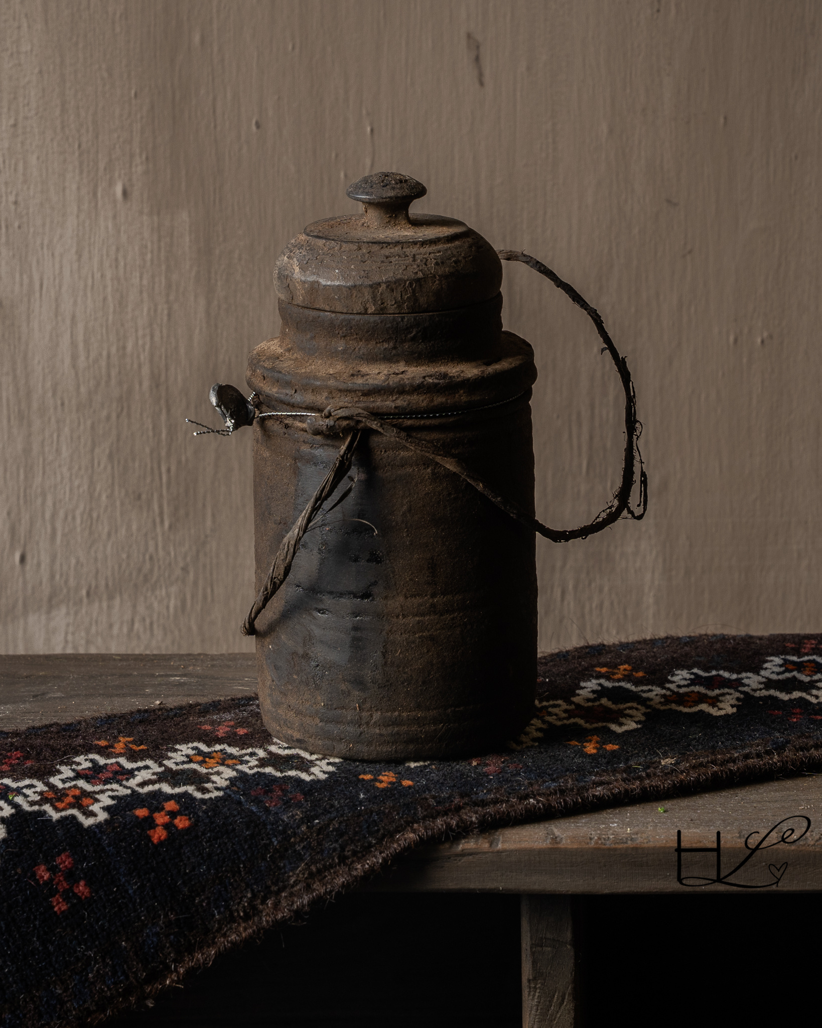 Oude Nepalese houten kruik met deksel – HOFFZ-2