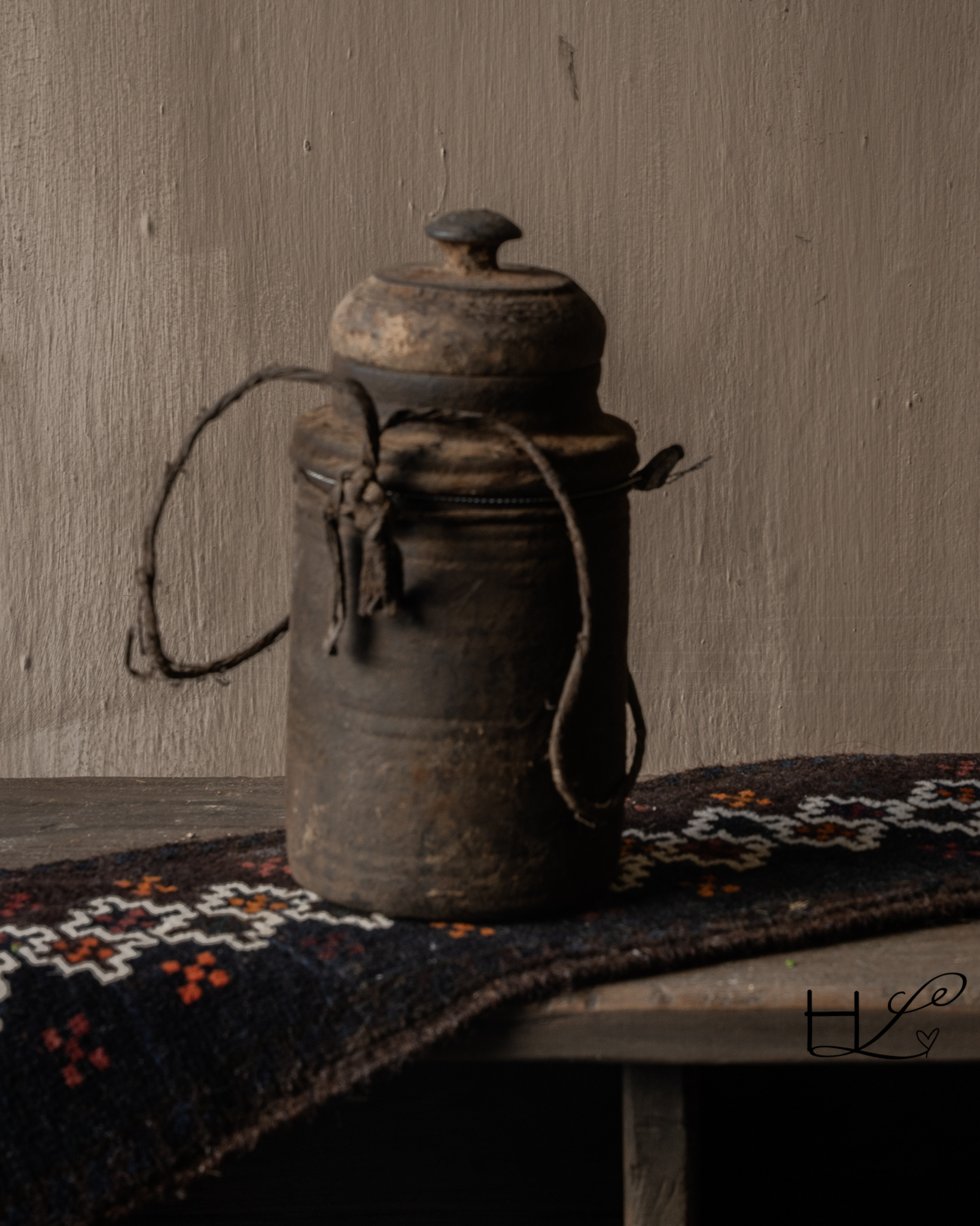 Oude Nepalese houten kruik met deksel – HOFFZ-3