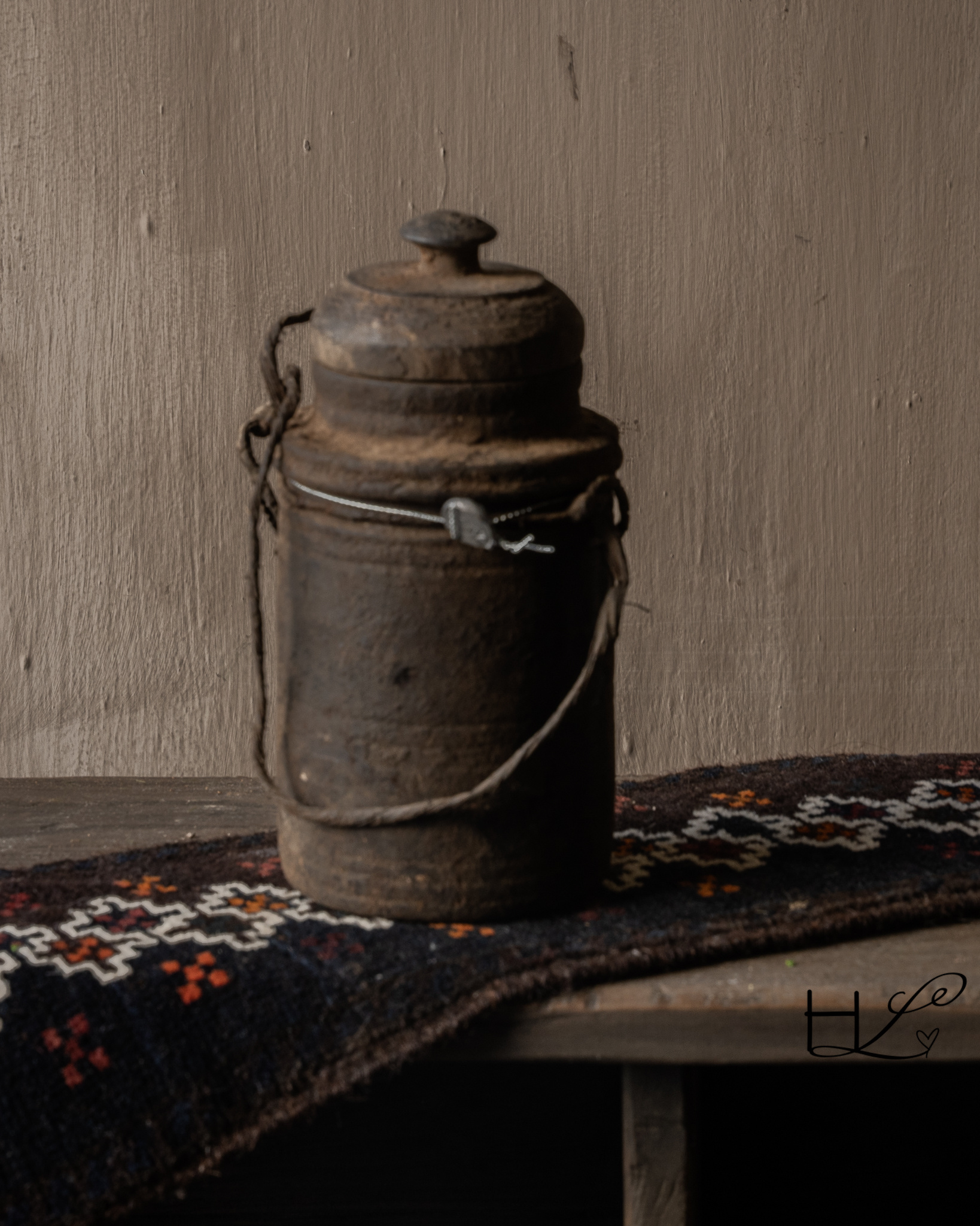 Oude Nepalese houten kruik met deksel – HOFFZ-4