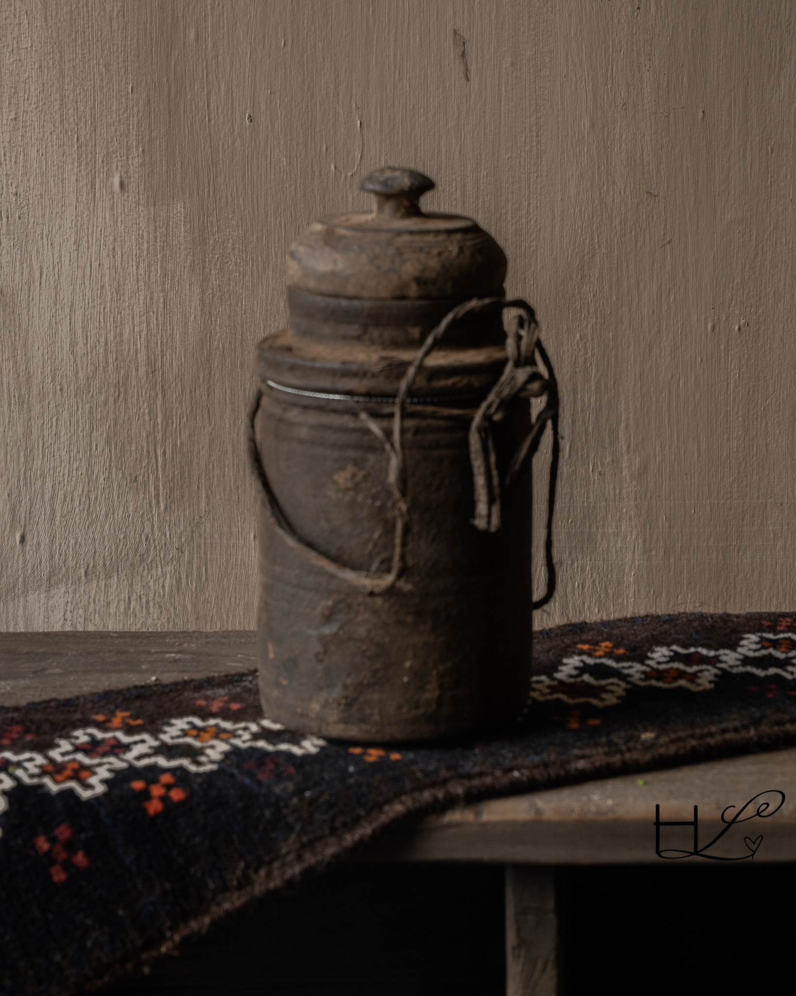 Oude Nepalese houten kruik met deksel – HOFFZ-5