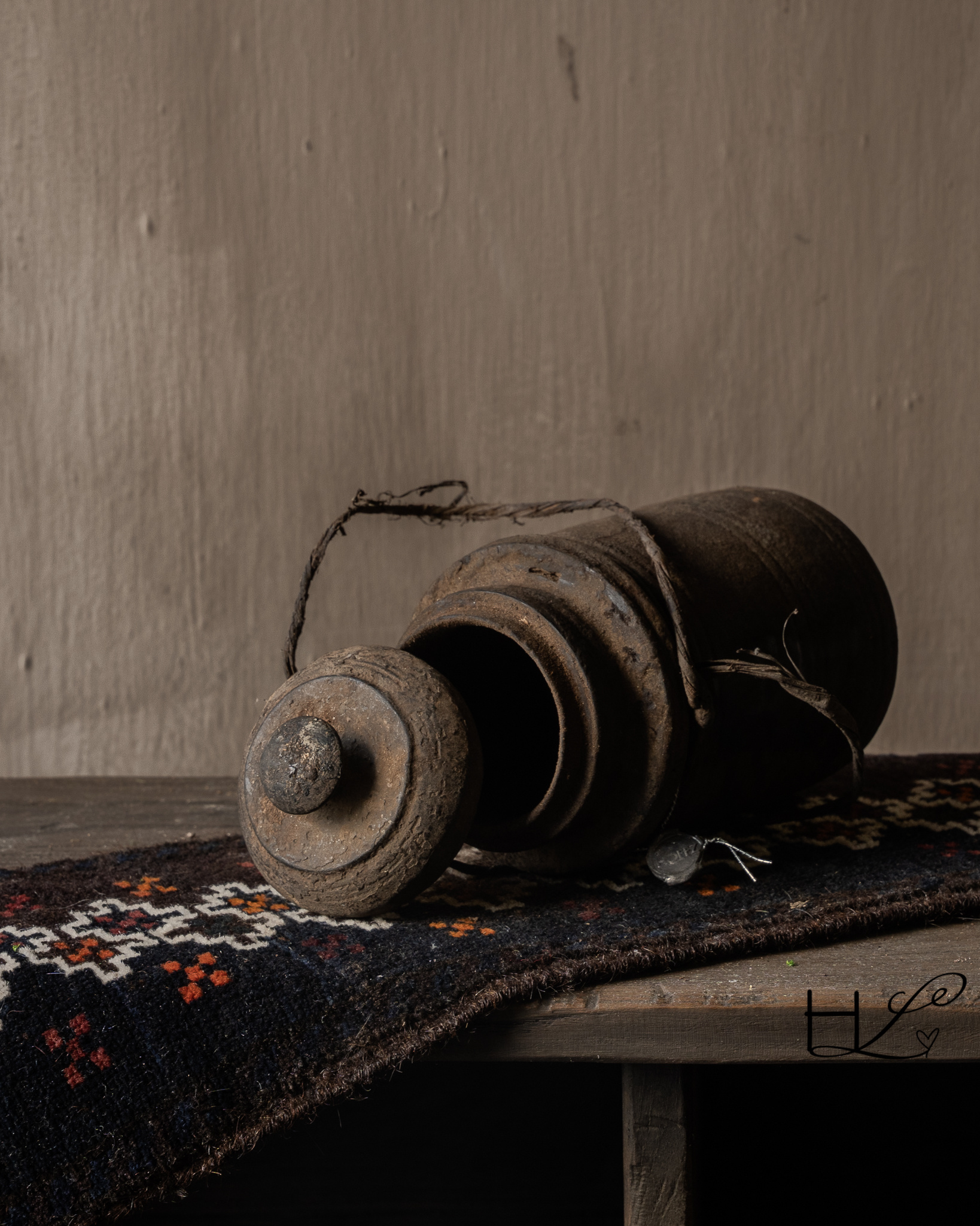 Oude Nepalese houten kruik met deksel – HOFFZ-7
