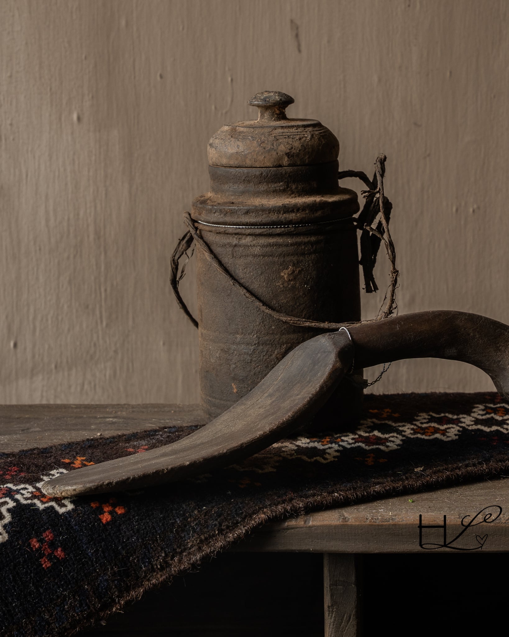 Oude Nepalese houten kruik met deksel – HOFFZ-1