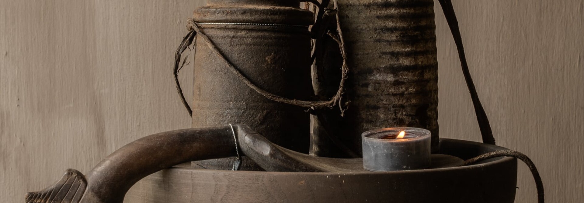 Old Nepalese wooden jug with lid – HOFFZ