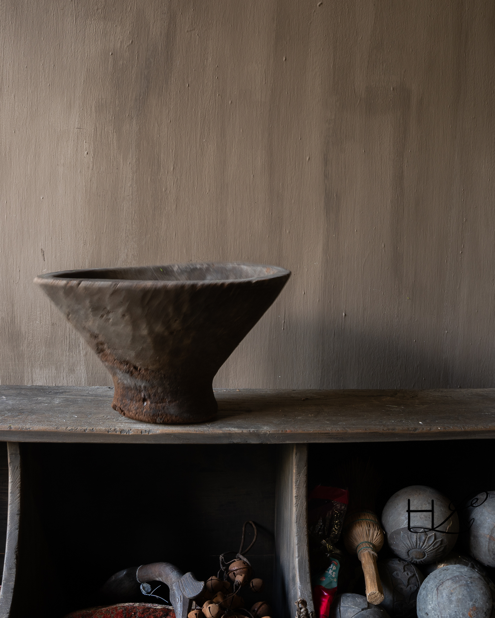 Hoffz houten vijzel / schaal op voet – donker hout-2