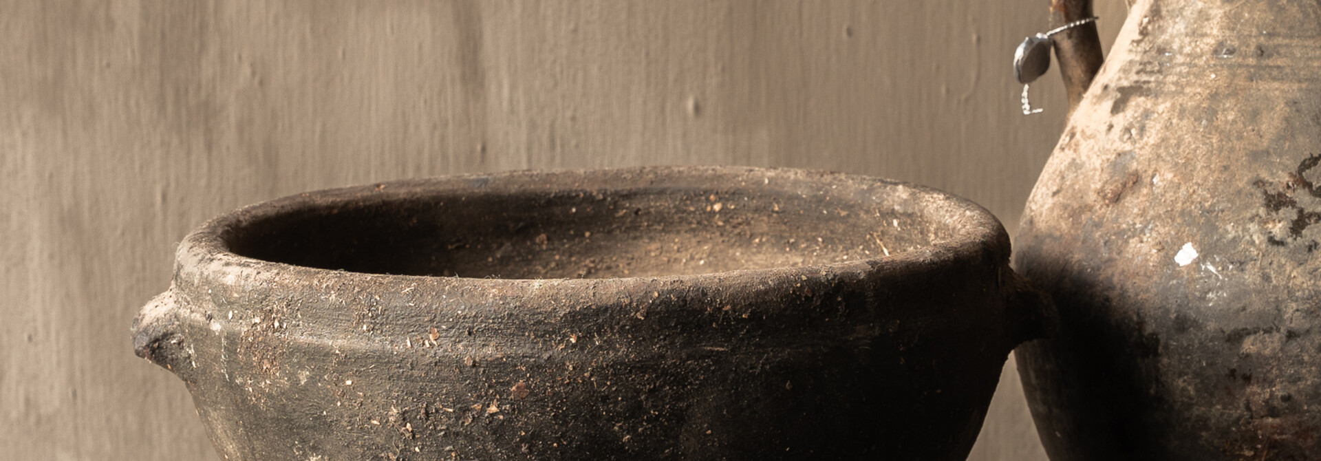 Prachtig Unieke Antieke aardewerk berber pot / berber schaal