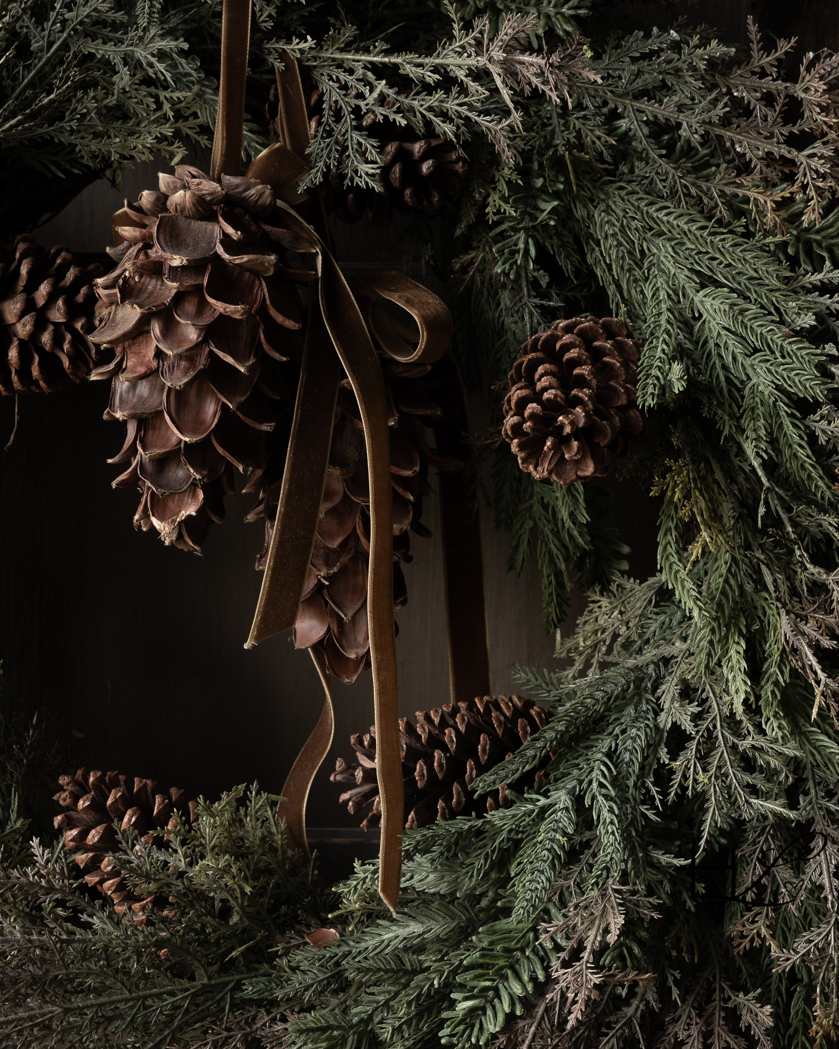 Winter wreath with fir greenery & pine cones, mixed cedar-4