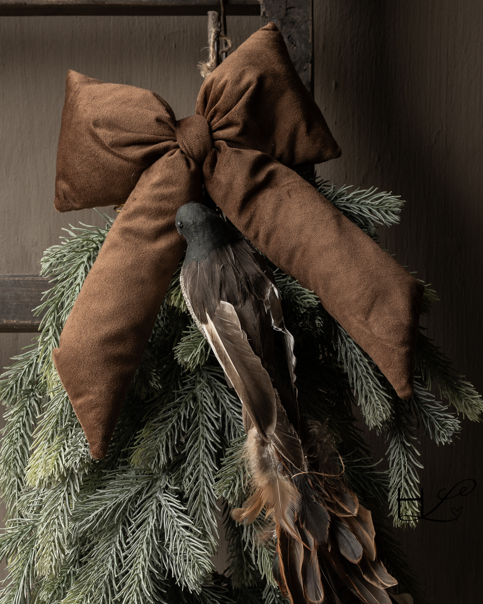 Brown velvet bow – 20 × 35 cm-1
