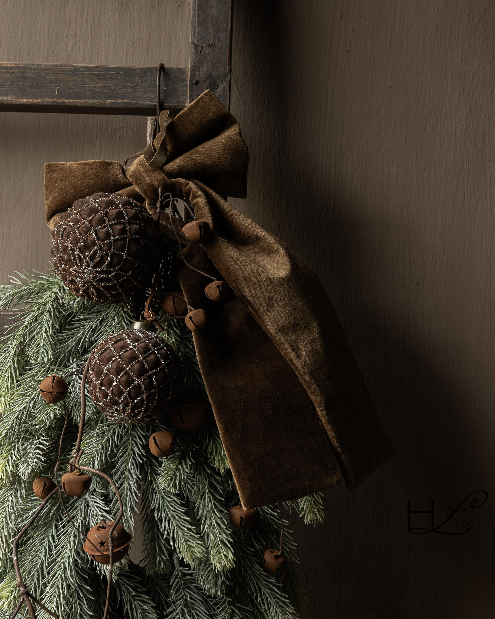 Brown velvet bow – 20 × 35 cm-4