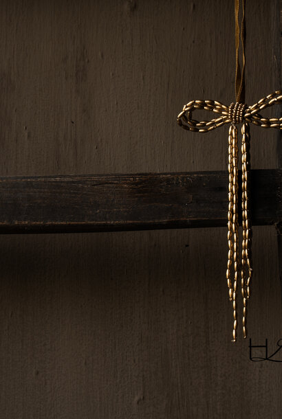 Perlenbesetzter Schleifenanhänger, mattgold – 17 cm