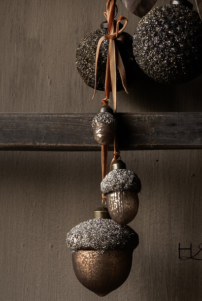 Glass acorns with glitter