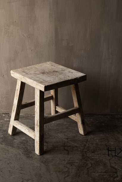 Antiker Hocker/Beistelltisch aus Ulmenholz – alter Holzhocker
