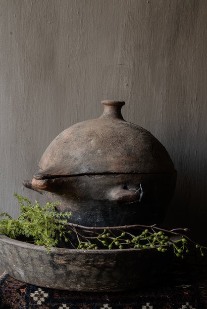 Antique Berber terracotta pot with lid – HOFFZ