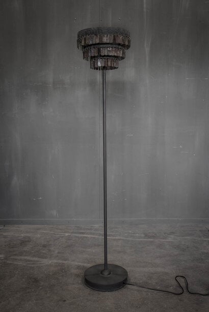 Gudha floor lamp