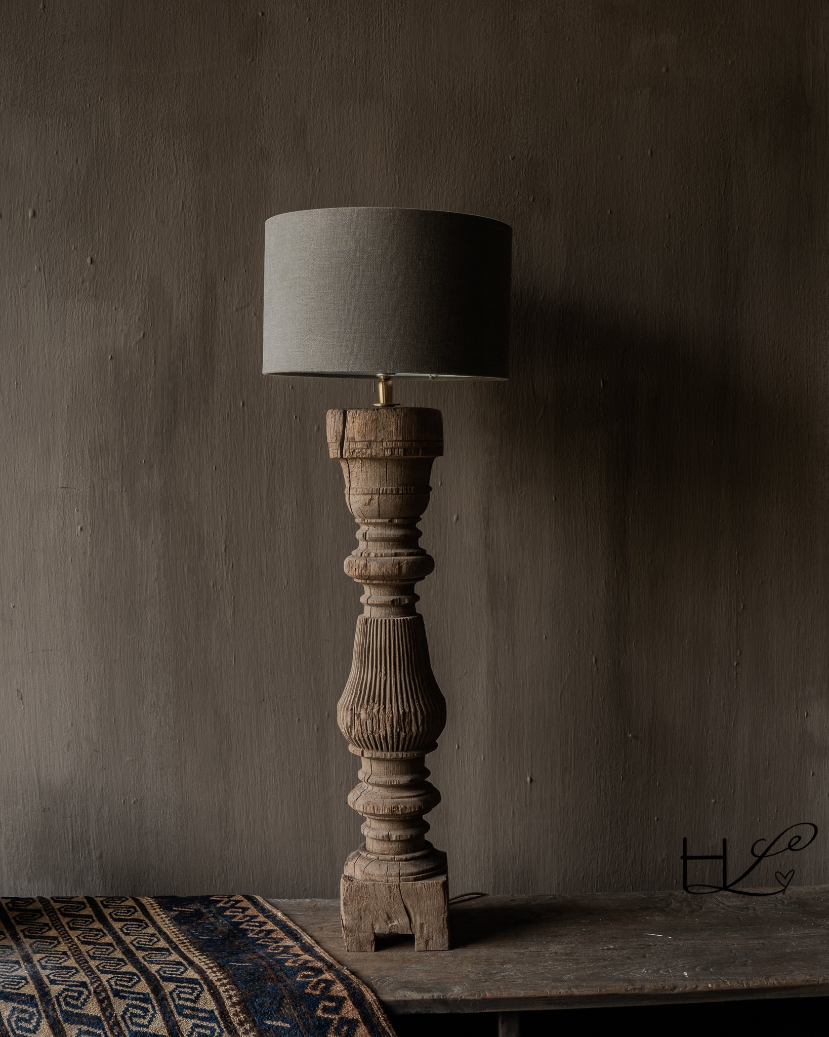 Table lamp made of old wooden baluster Aura Peeperkorn-2