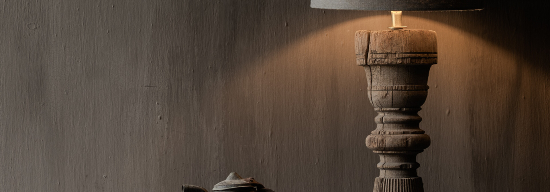 Table lamp made of old wooden baluster Aura Peeperkorn