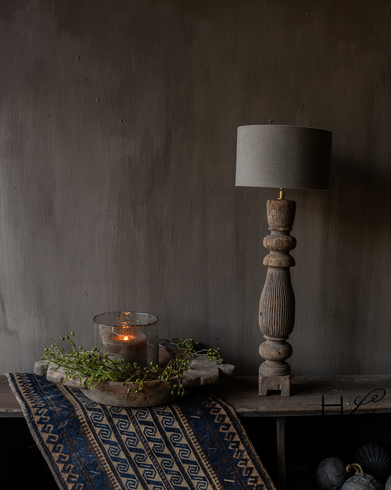 Table lamp made of old wooden baluster Aura Peeperkorn-1
