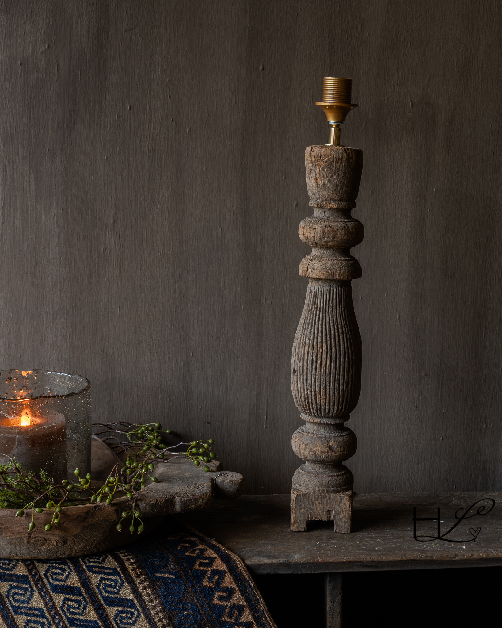 Table lamp made of old wooden baluster Aura Peeperkorn-3