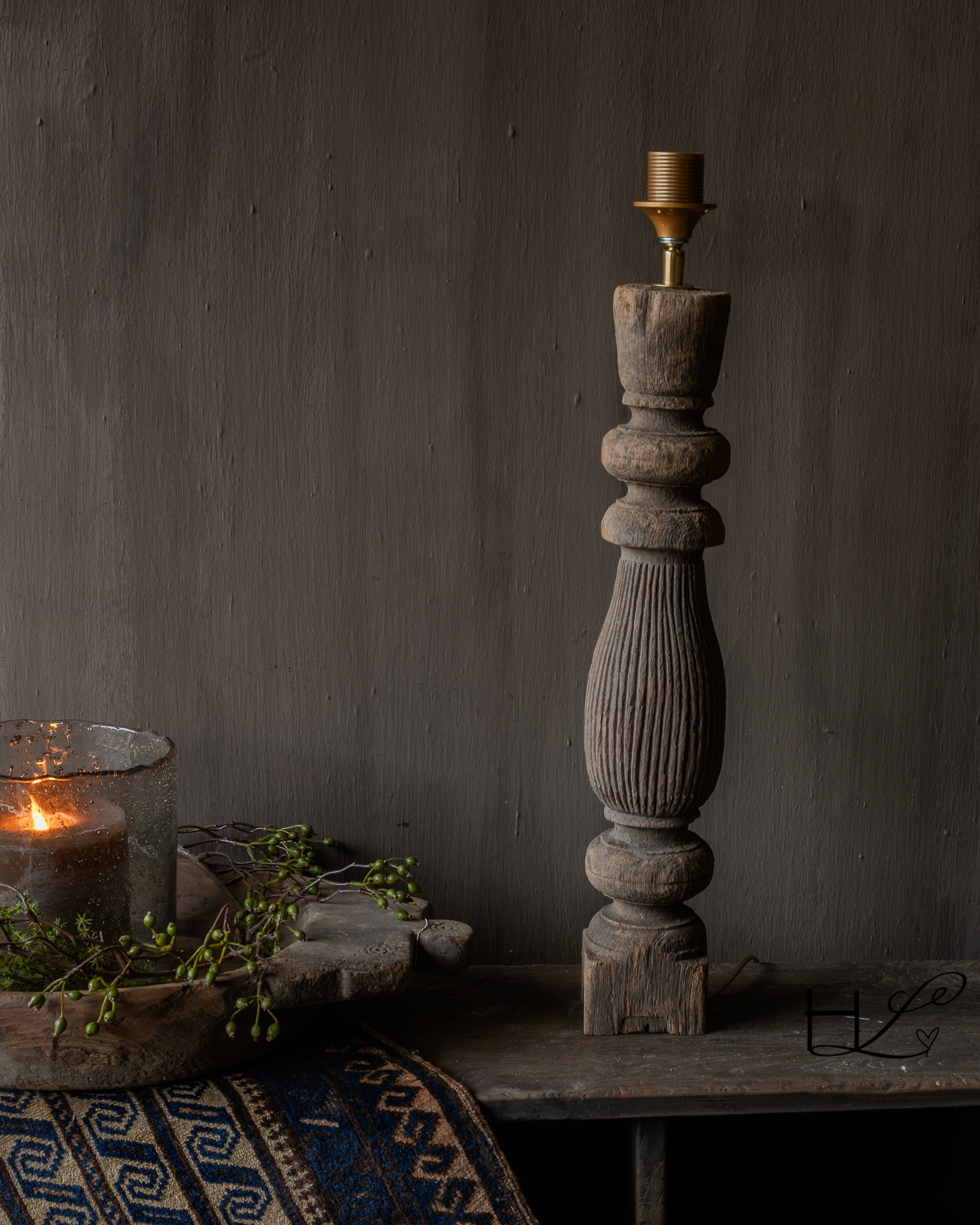 Table lamp made of old wooden baluster Aura Peeperkorn-4
