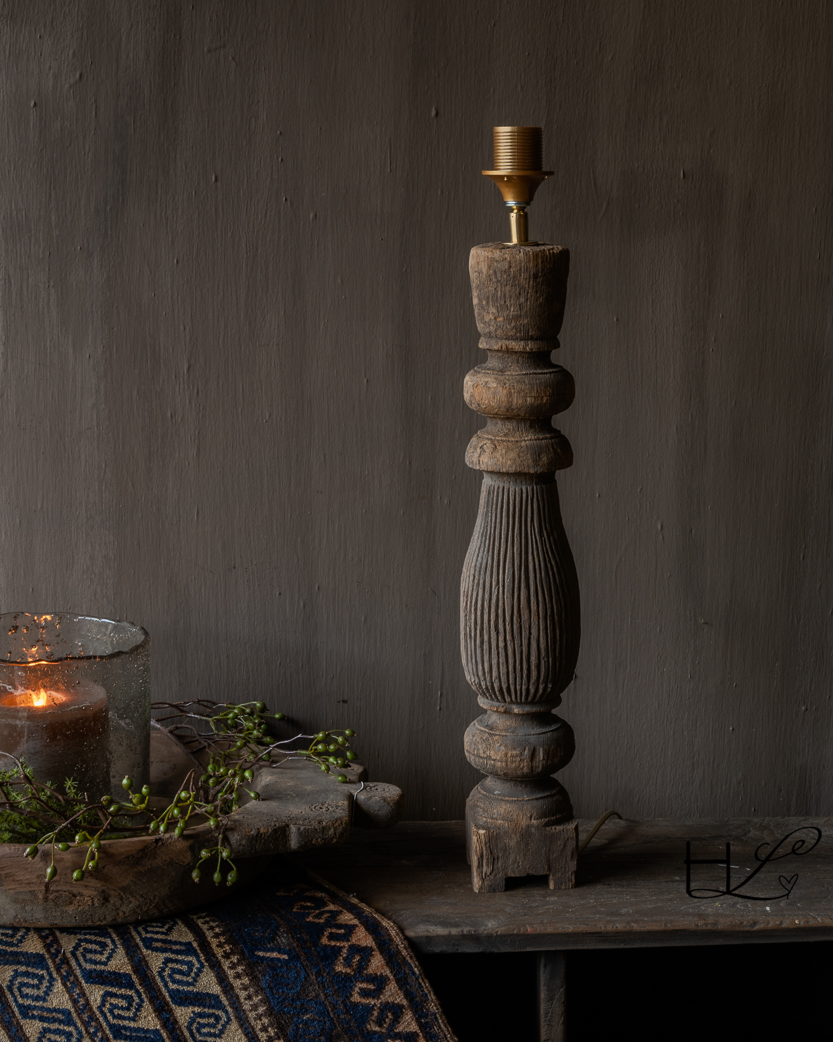 Table lamp made of old wooden baluster Aura Peeperkorn-5