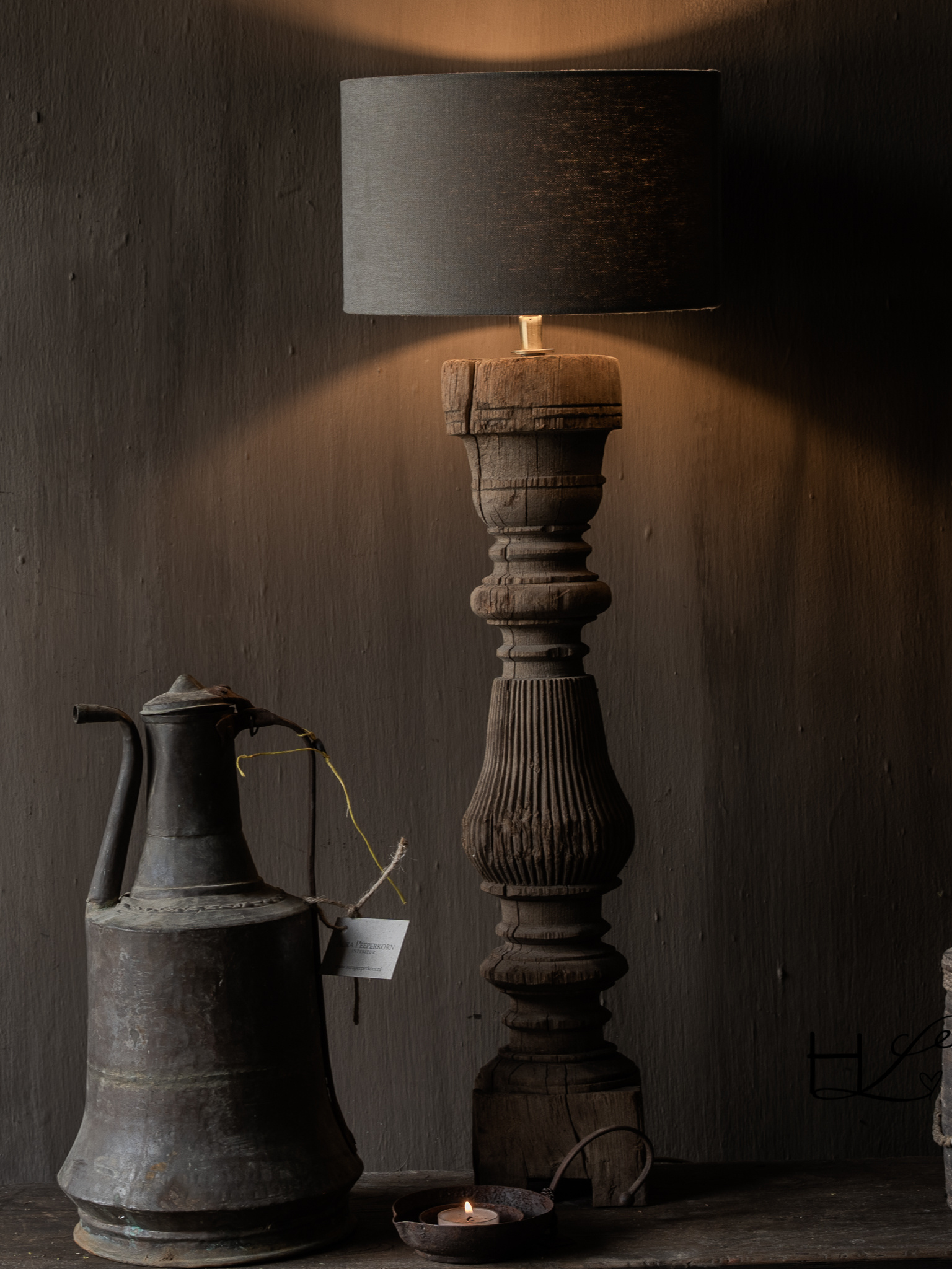 Old metal jug with lid – Aura Peeperkorn-4