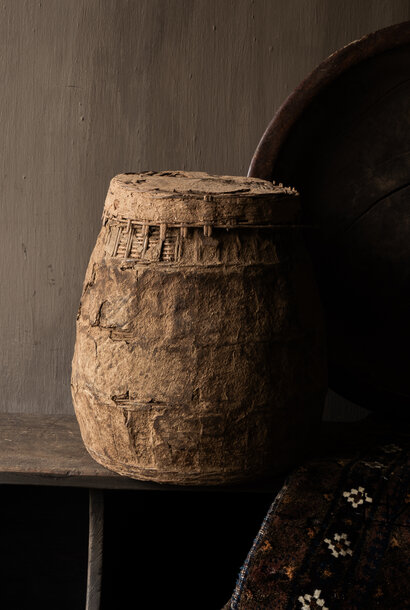 Authentic clay basket with lid