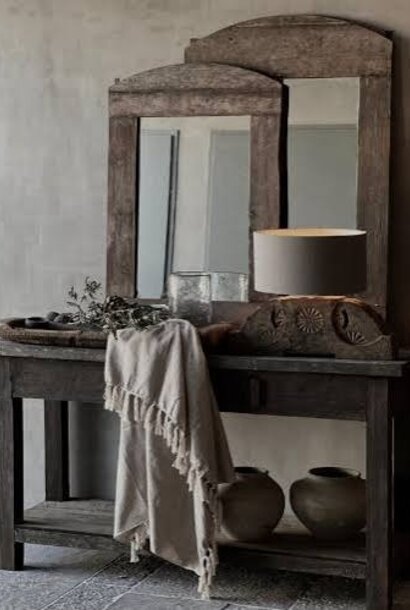 Old Farm Mirror – Aura Peeperkorn
