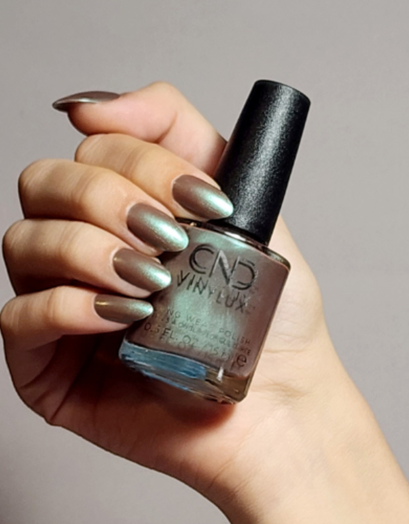 CND CND™ VINYLUX™ Frostbite